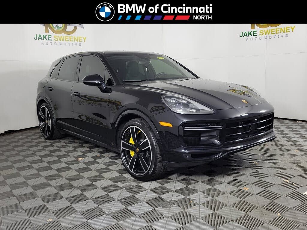 2022 PORSCHE Cayenne