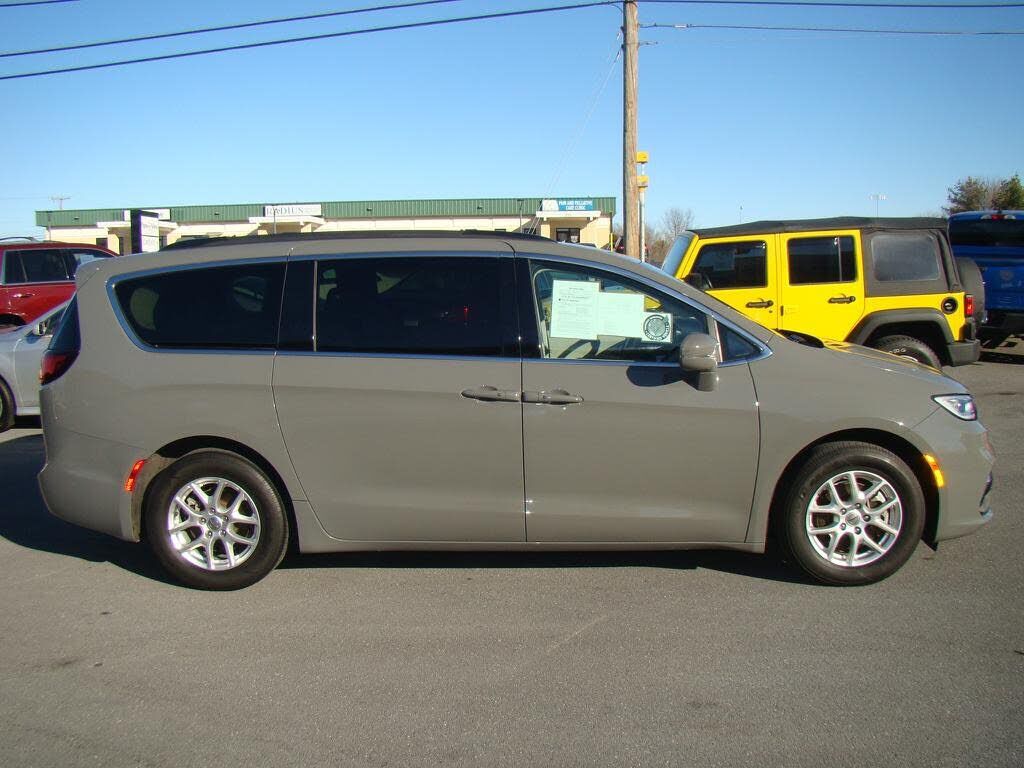 2022 CHRYSLER Pacifica