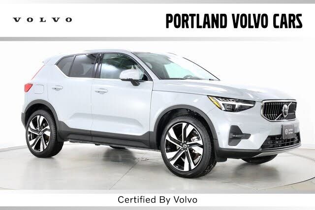 2024 VOLVO XC40