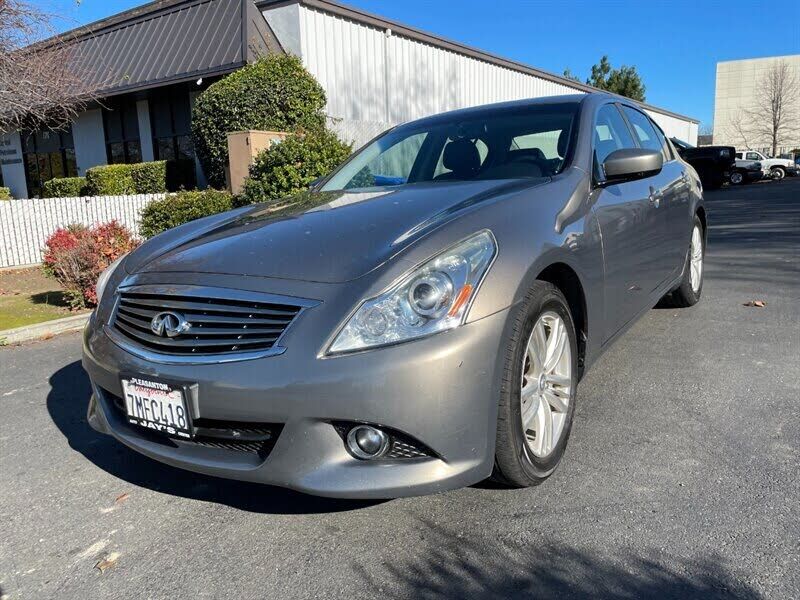 2011 INFINITI G37