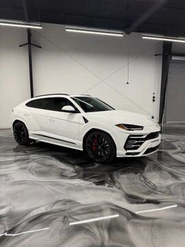 2022 LAMBORGHINI URUS