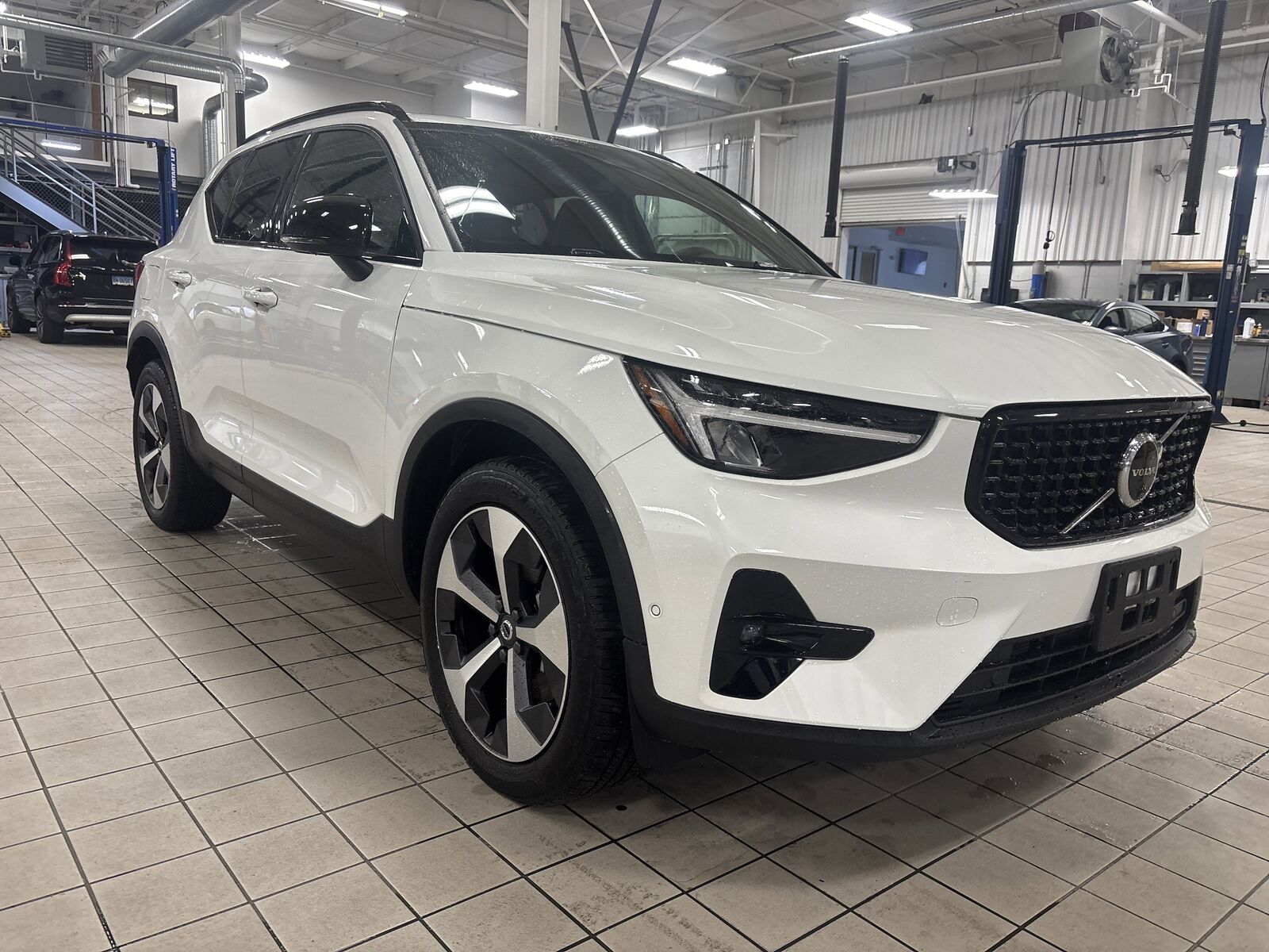2025 VOLVO XC40