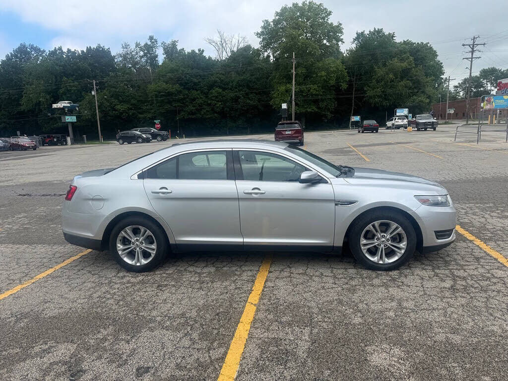 2013 FORD Taurus