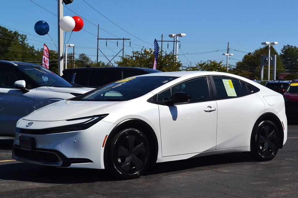2024 TOYOTA Prius