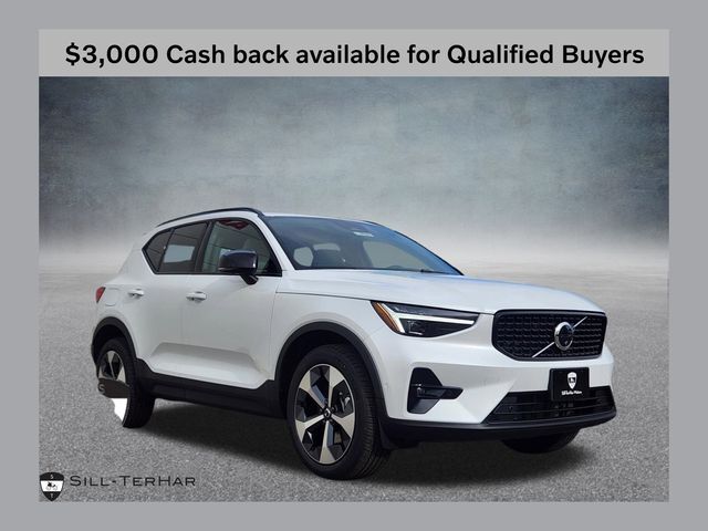 2026 VOLVO XC40
