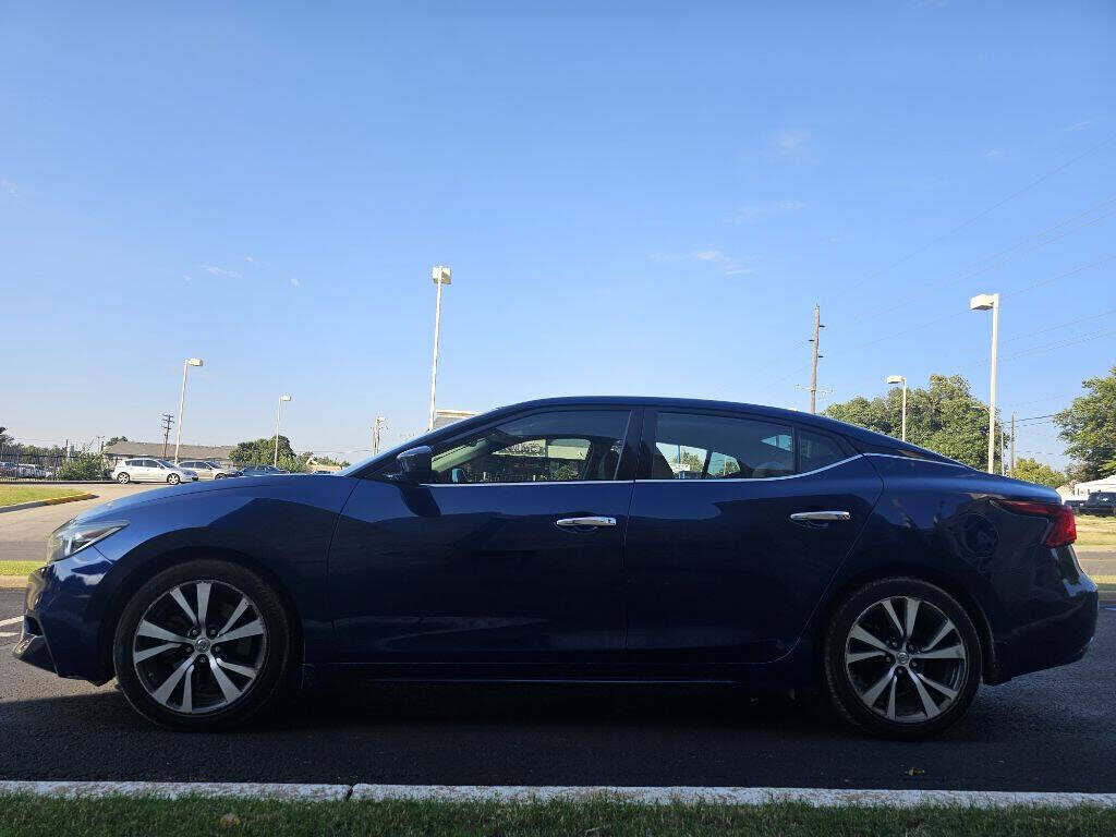 2017 NISSAN Maxima
