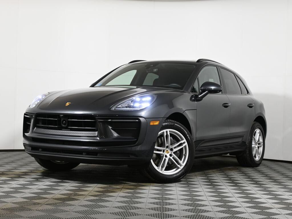 2025 PORSCHE Macan