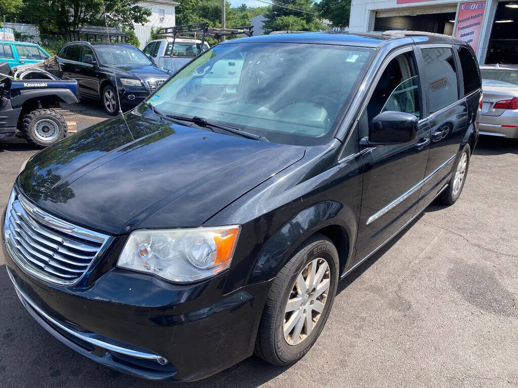 2013 CHRYSLER Town and Country