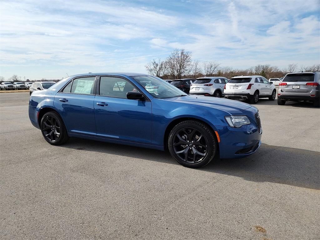 2023 CHRYSLER 300