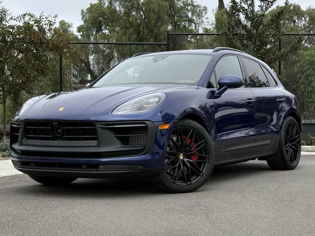 2023 PORSCHE Macan