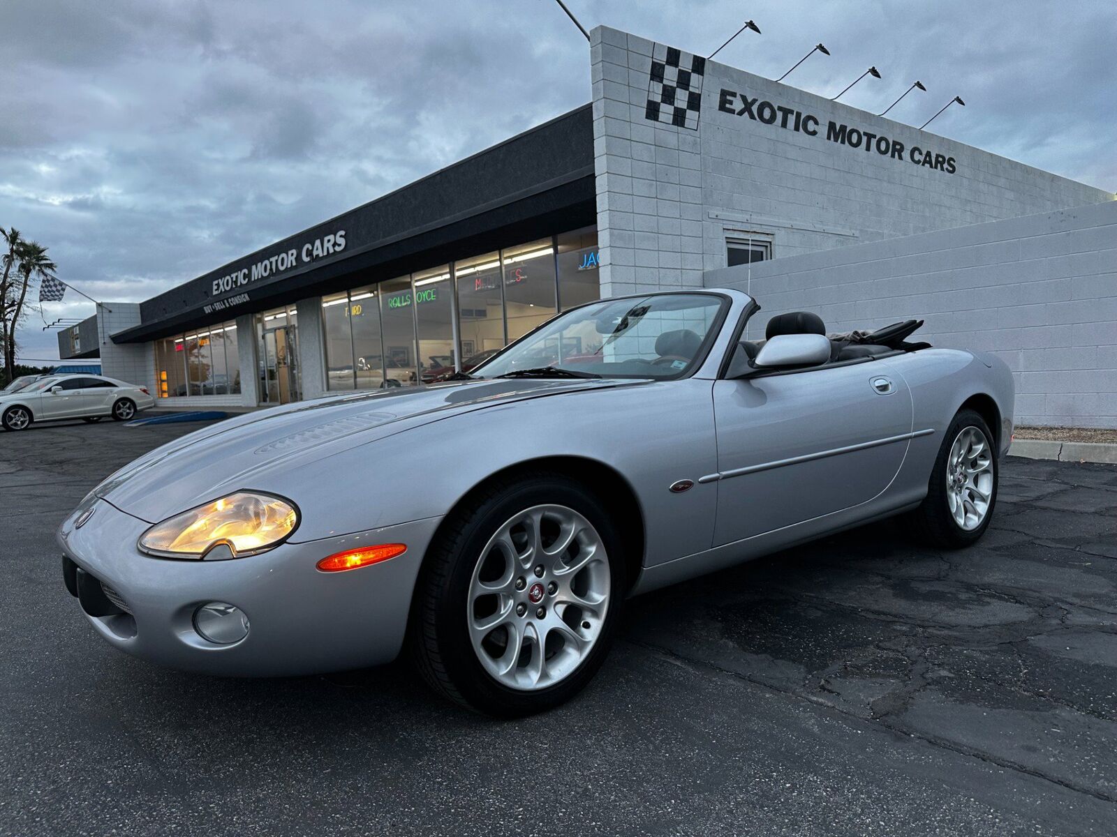 2002 JAGUAR XKR