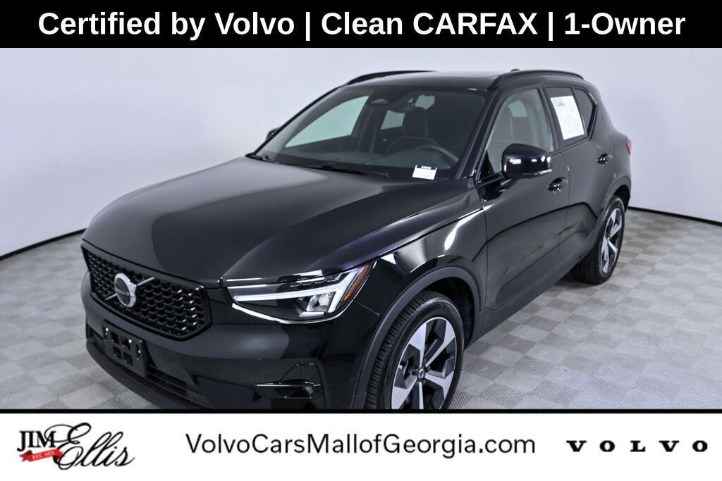 2025 VOLVO XC40