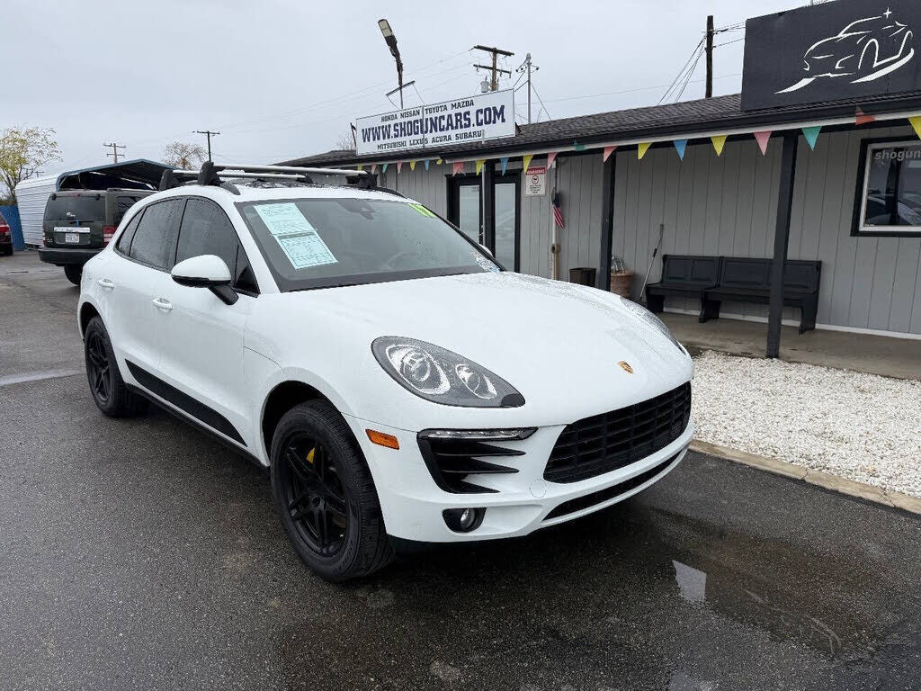 2017 PORSCHE Macan