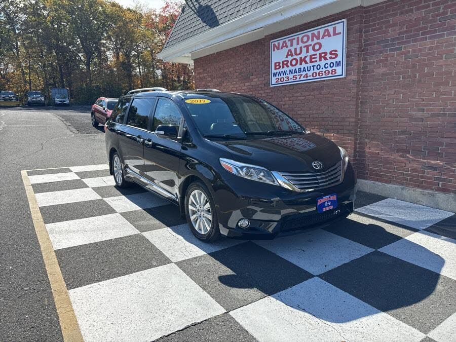 2017 TOYOTA Sienna