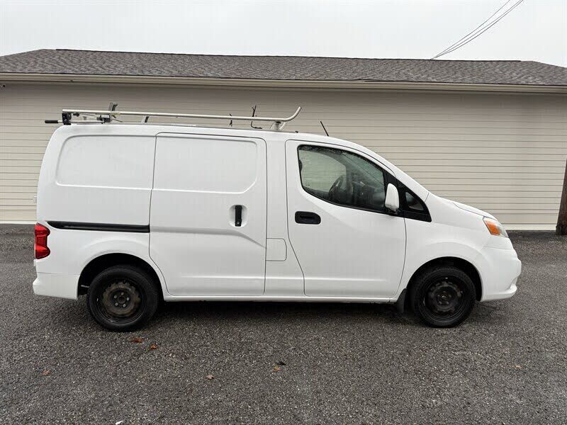 2017 NISSAN NV200