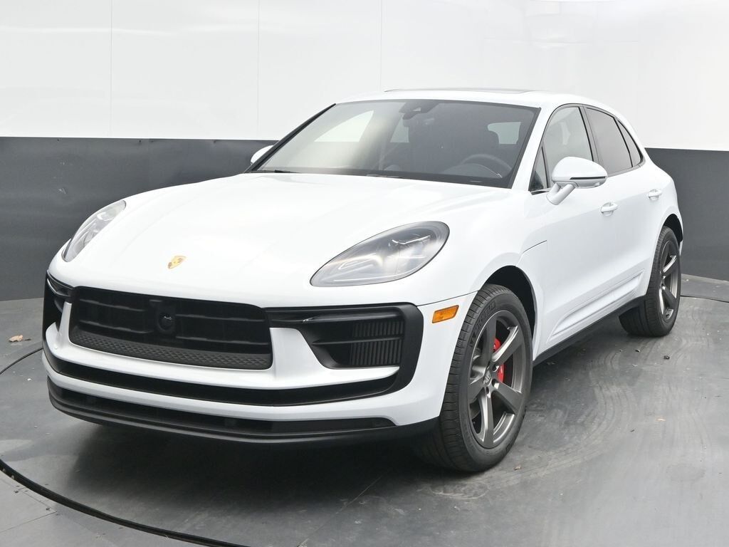 2026 PORSCHE Macan
