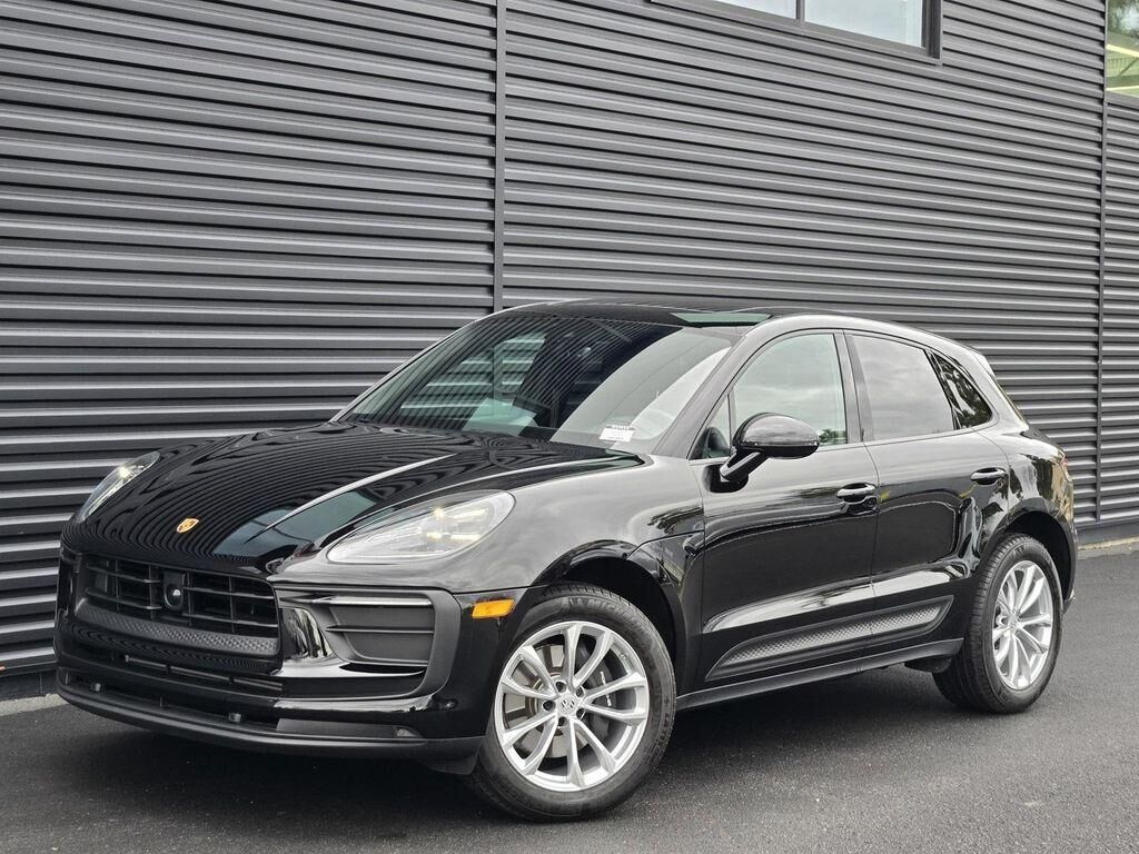 2025 PORSCHE Macan