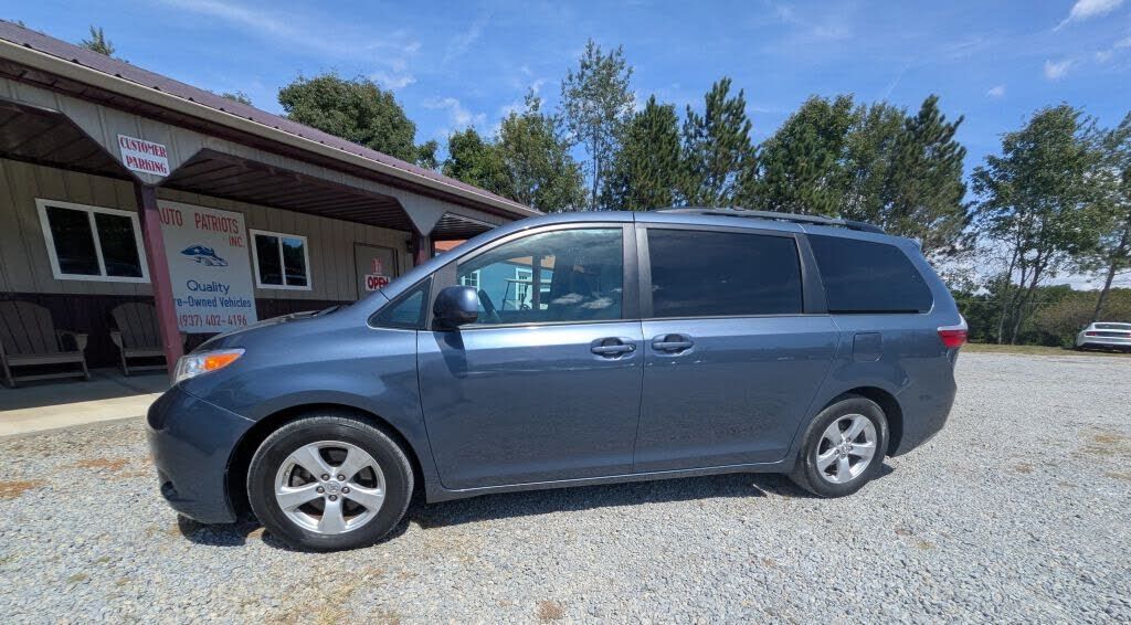2017 TOYOTA Sienna