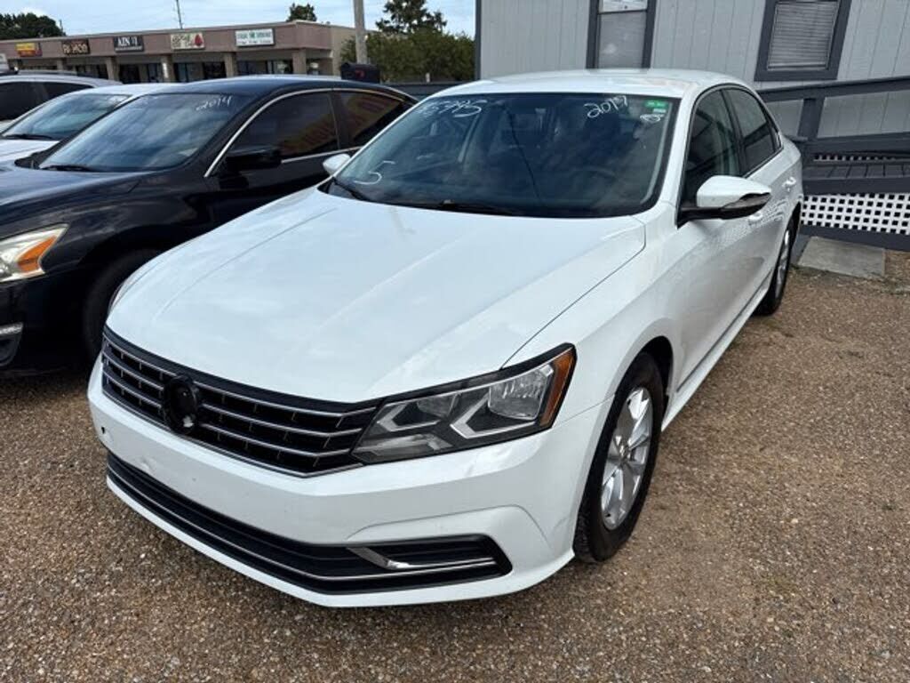 2017 VOLKSWAGEN Passat
