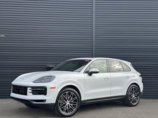 2025 PORSCHE Cayenne