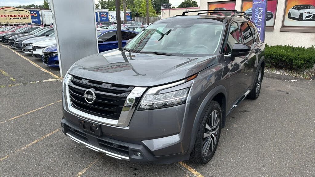 2022 NISSAN Pathfinder