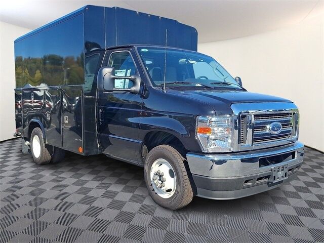 2025 FORD E-350