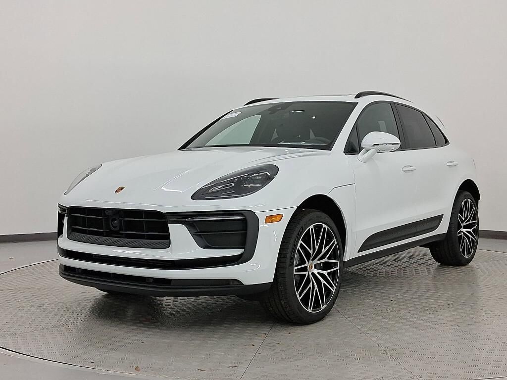 2026 PORSCHE Macan