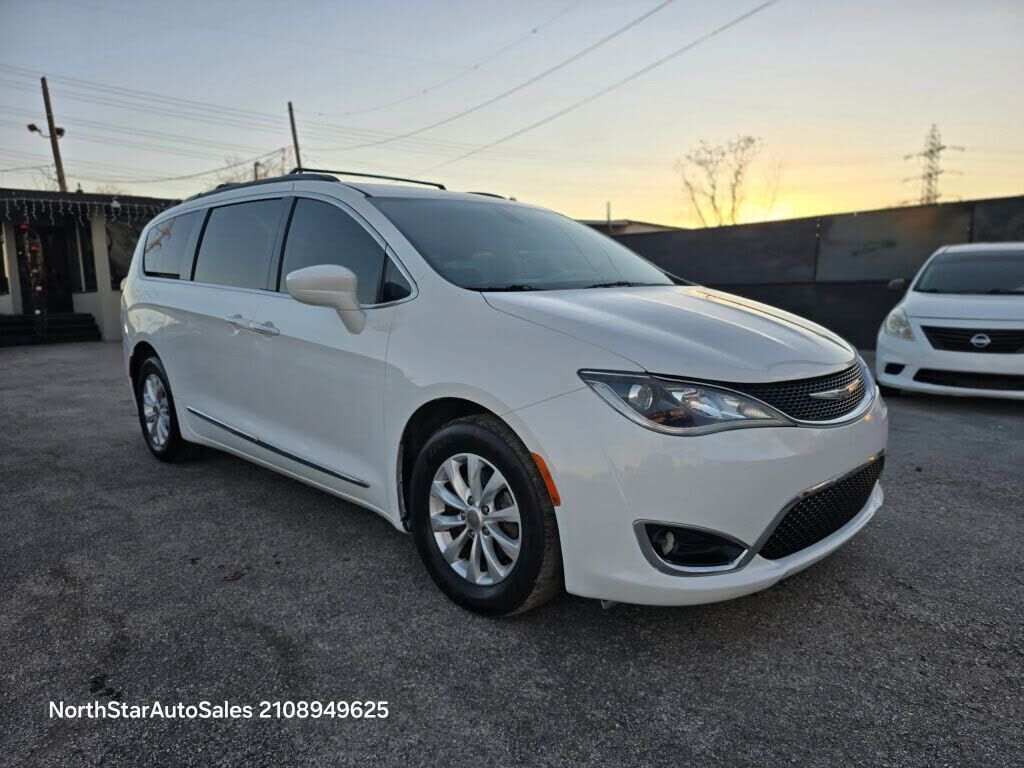 2017 CHRYSLER Pacifica