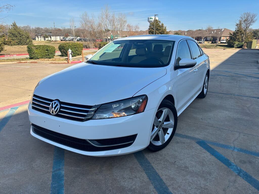 2012 VOLKSWAGEN Passat
