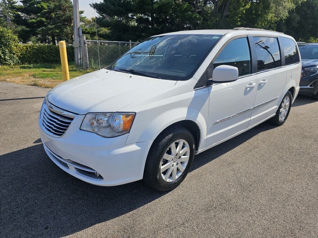 2016 CHRYSLER Town and Country