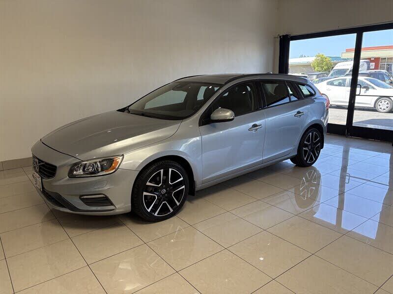2018 VOLVO V60