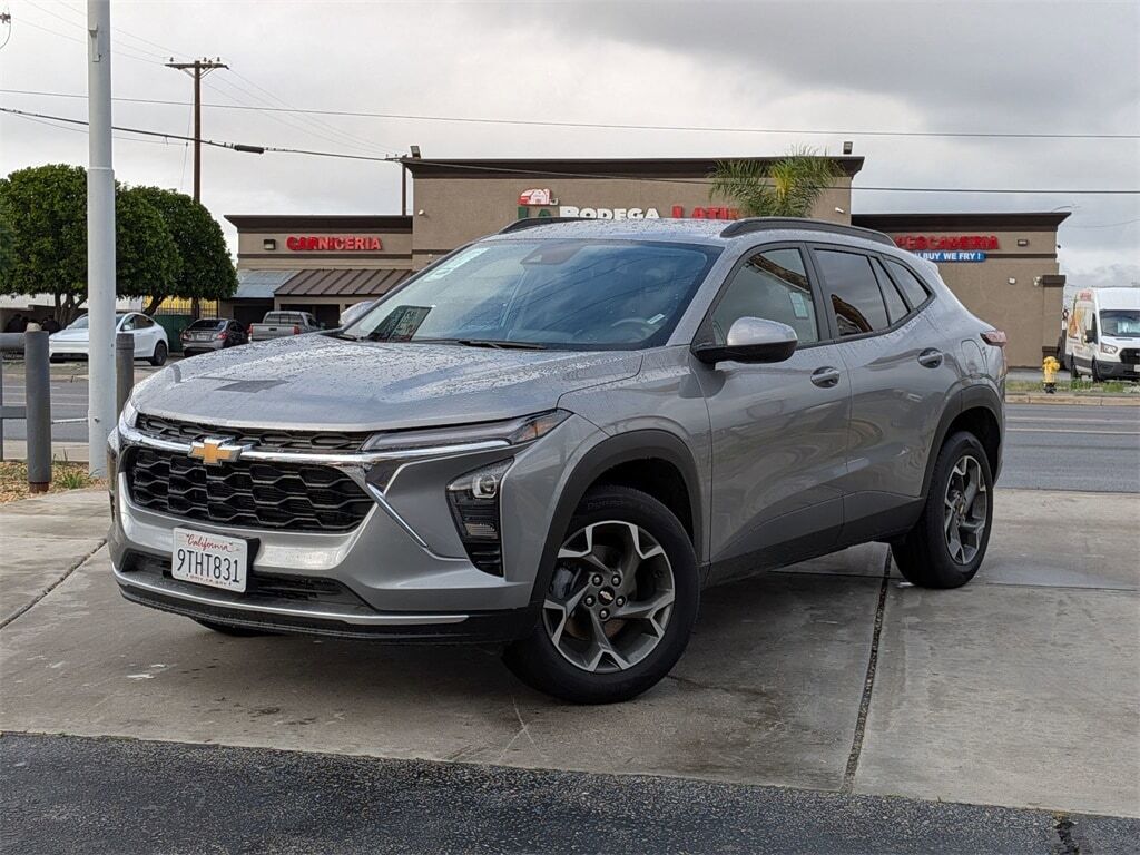 2025 CHEVROLET Trax
