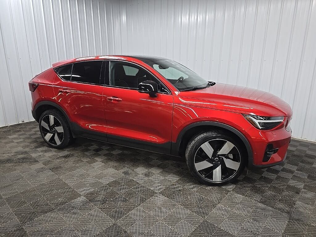 2023 VOLVO C40
