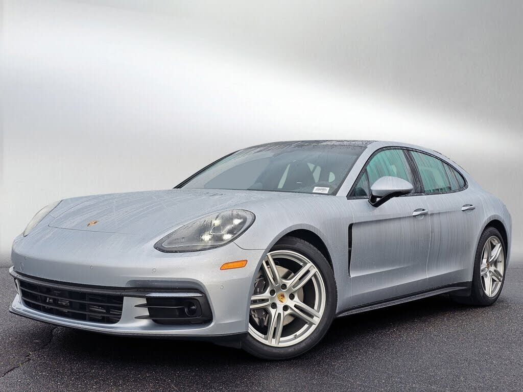 2018 PORSCHE Panamera