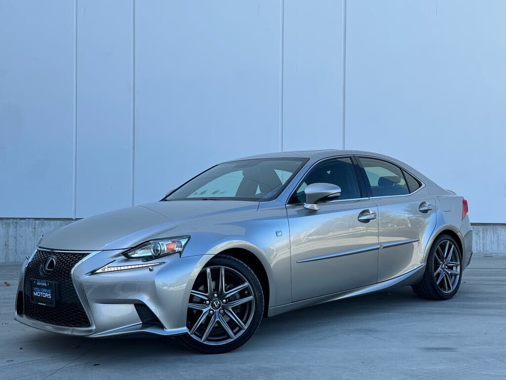 Lexus IS