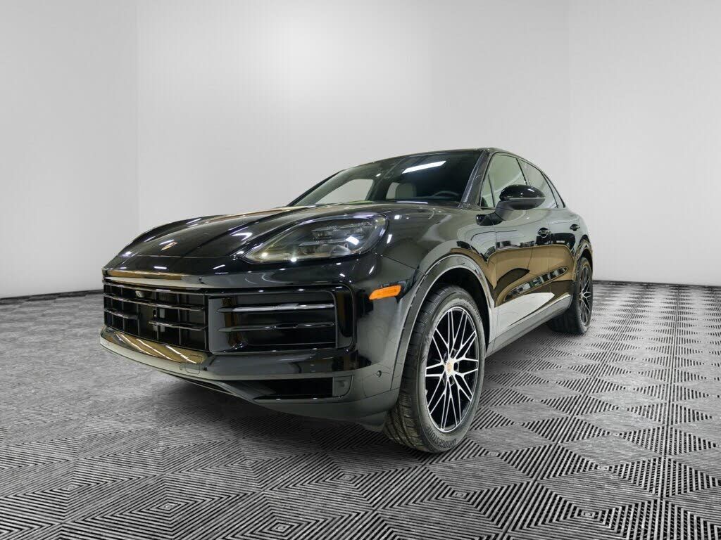 2025 PORSCHE Cayenne