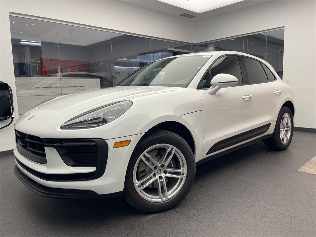 2026 PORSCHE Macan