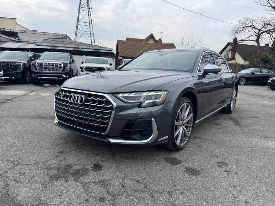 2022 AUDI S8