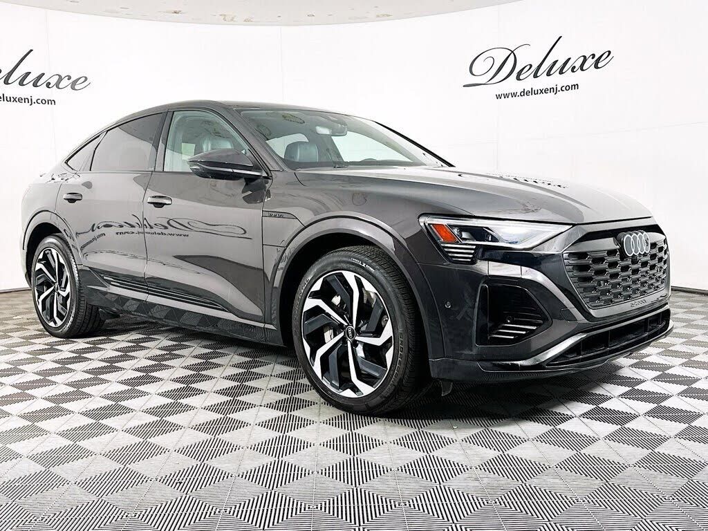 2024 AUDI Q8