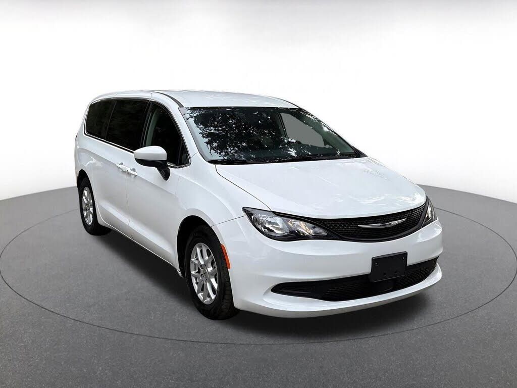 2023 CHRYSLER Voyager