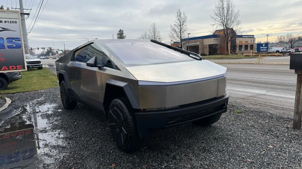 2025 TESLA Cybertruck