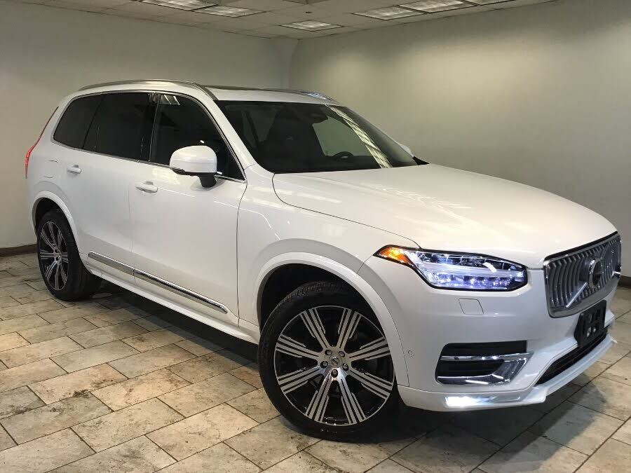 2023 VOLVO XC90