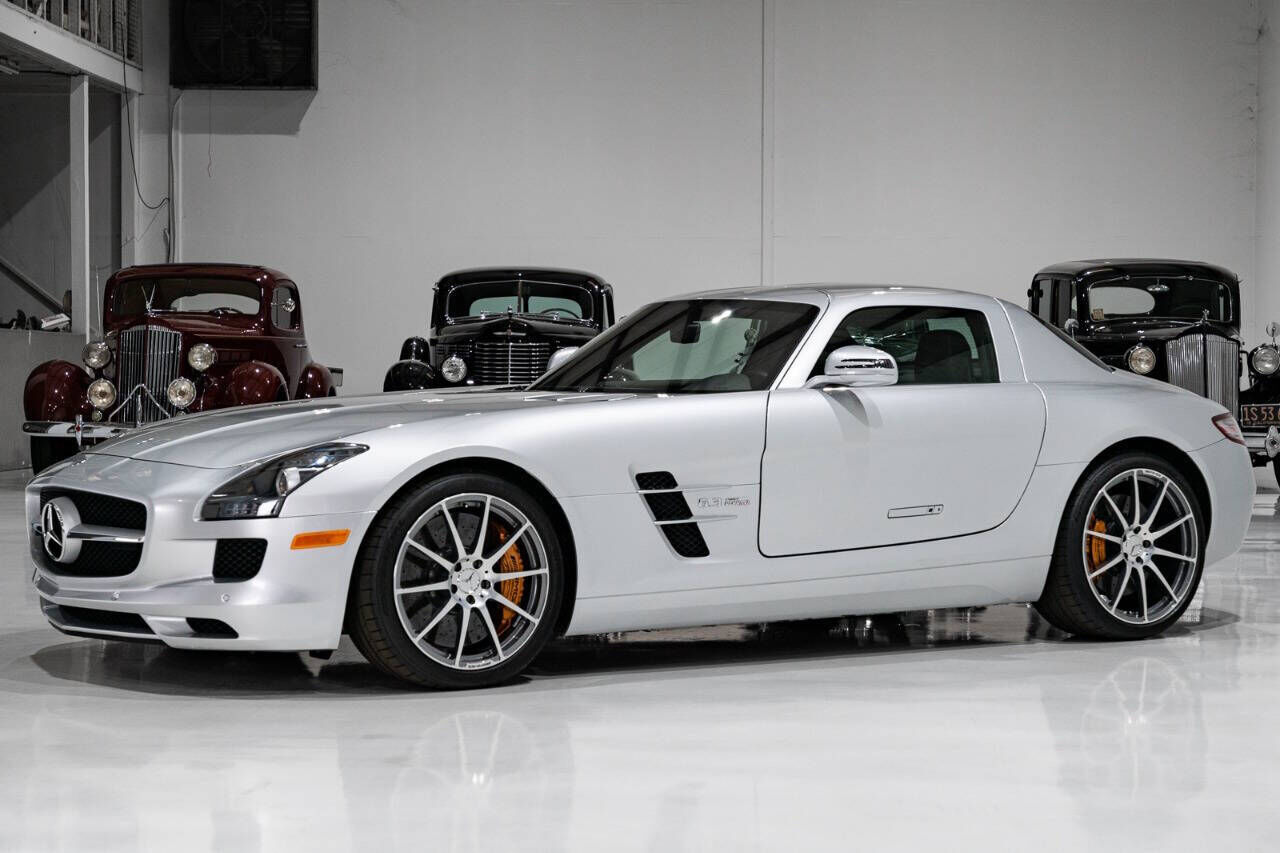 Mercedes-Benz SLS-Class