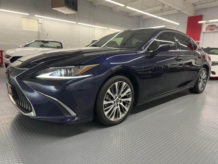 2019 LEXUS ES