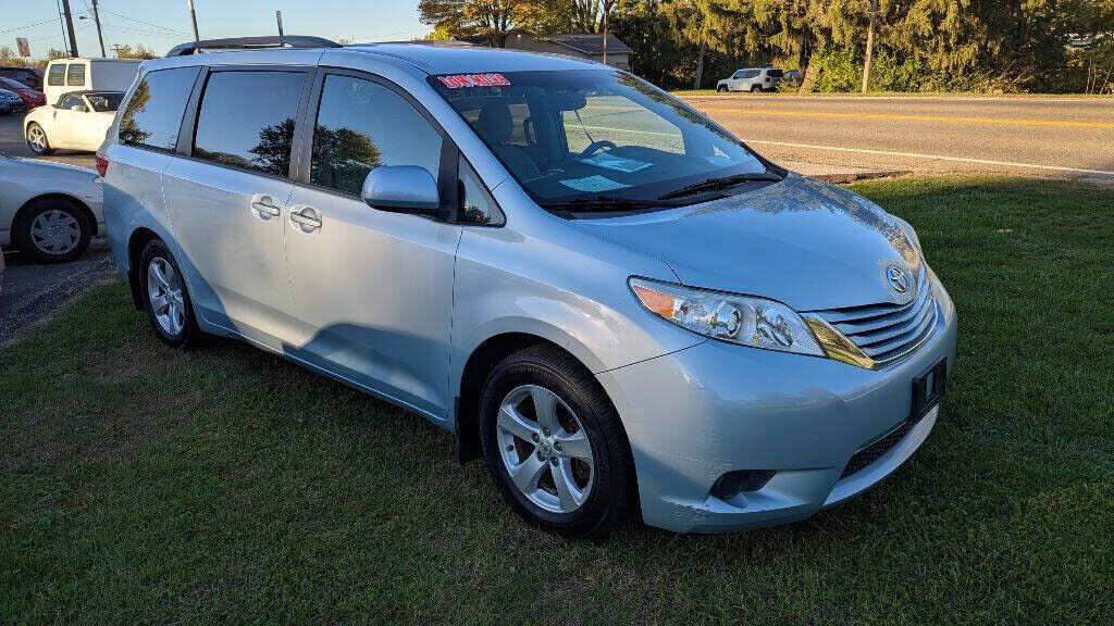 2017 TOYOTA Sienna