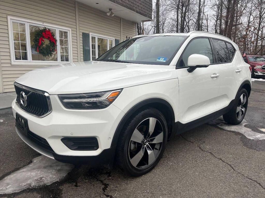 2019 VOLVO XC40