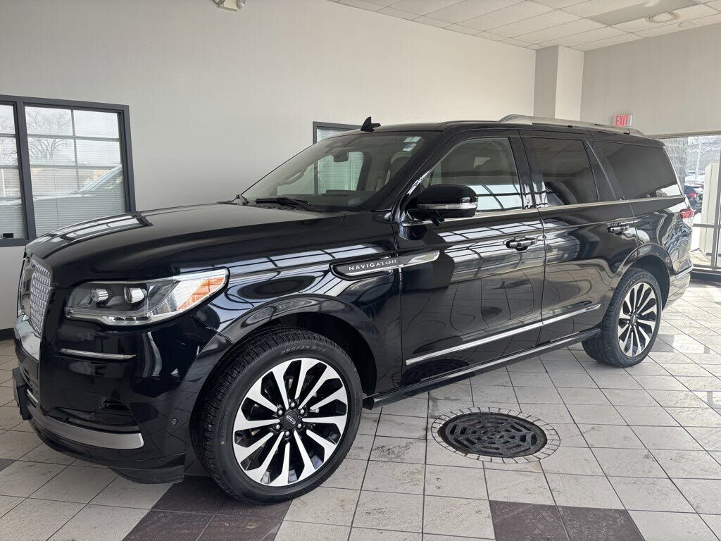 2022 LINCOLN Navigator
