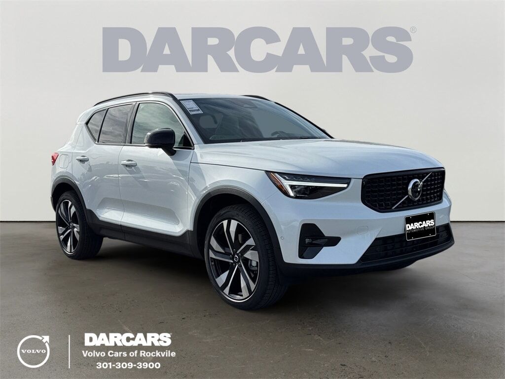 2026 VOLVO XC40