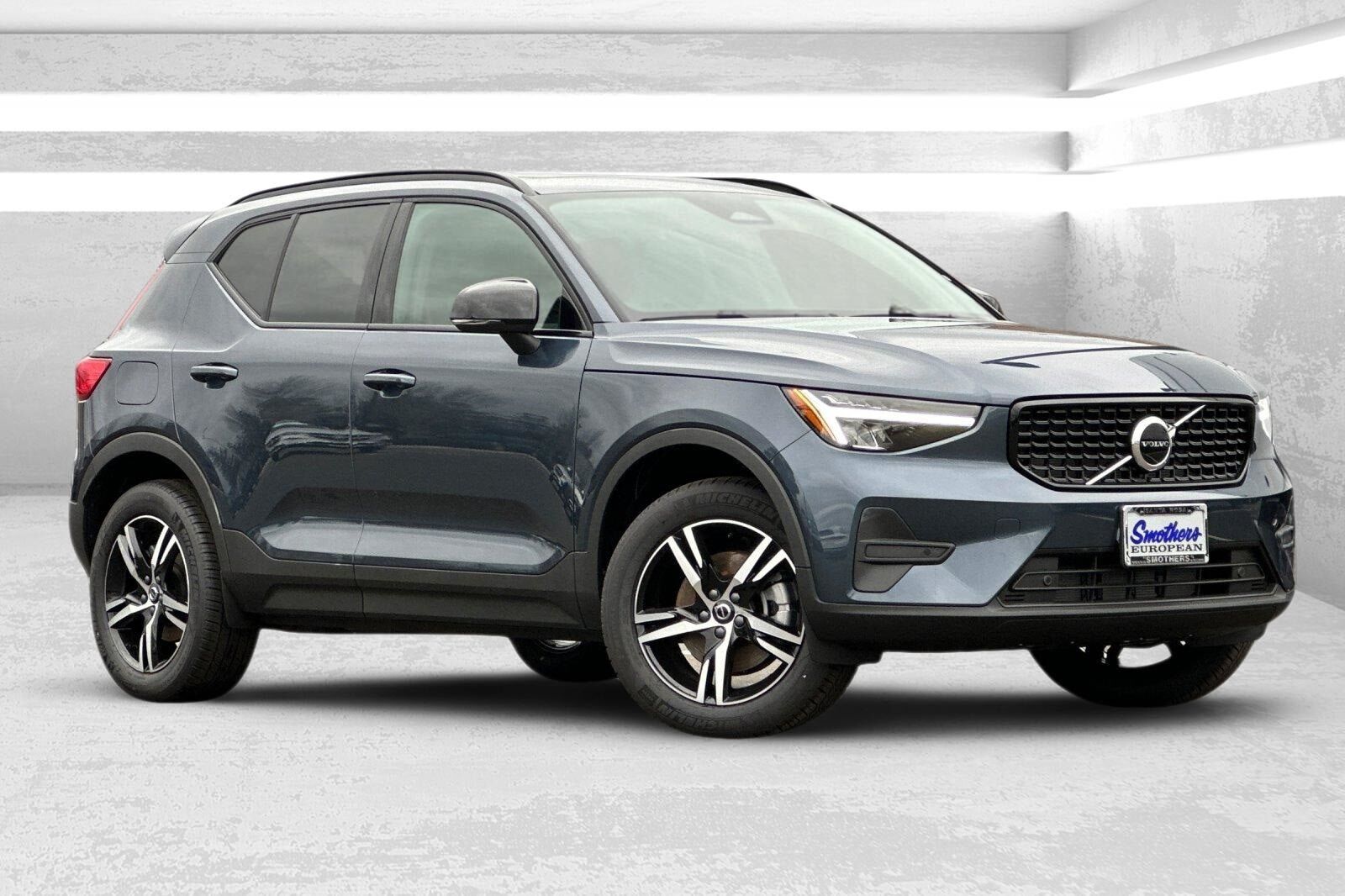 2026 VOLVO XC40