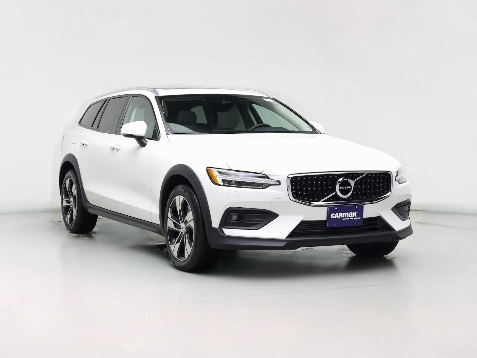 2022 VOLVO V60CC